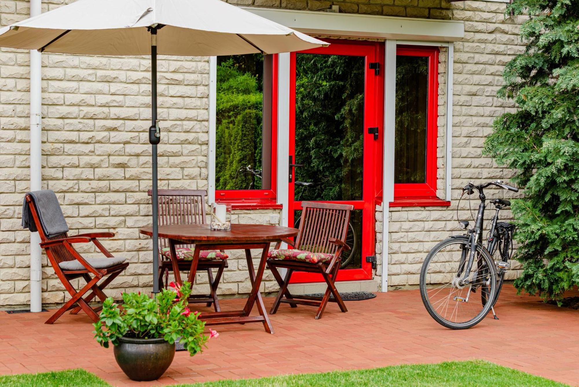 Family Inn Cottage With Terrace Palanga Extérieur photo